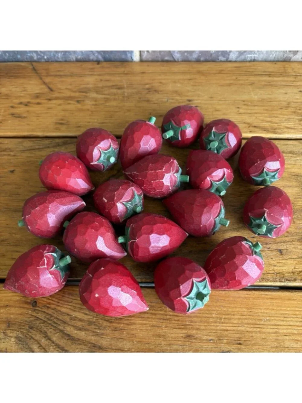 Hand-carved Wood Strawberries Rustic Farmhouse Set Of 18 READ